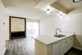 Building Photo - 451 S Harvard Blvd