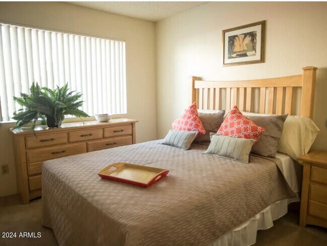 Foto del edificio - 8450 N 67th Ave