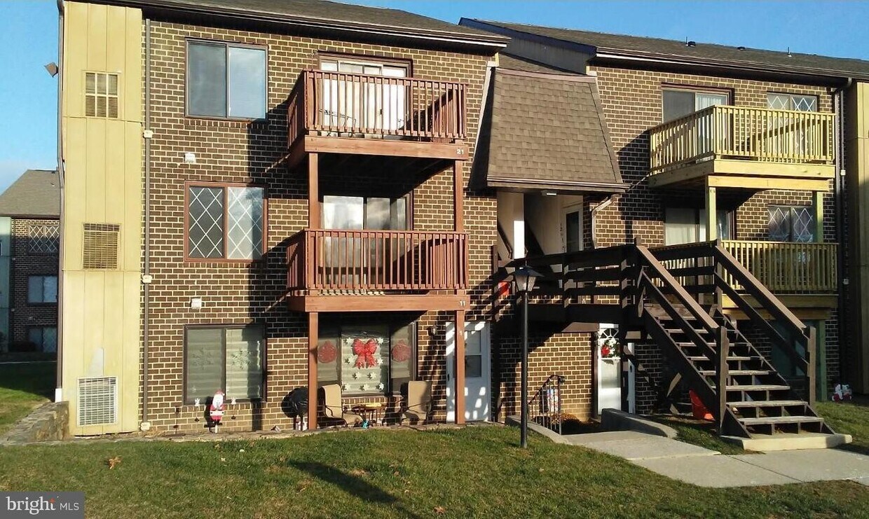 Primary Photo - 5200 Hilltop Dr