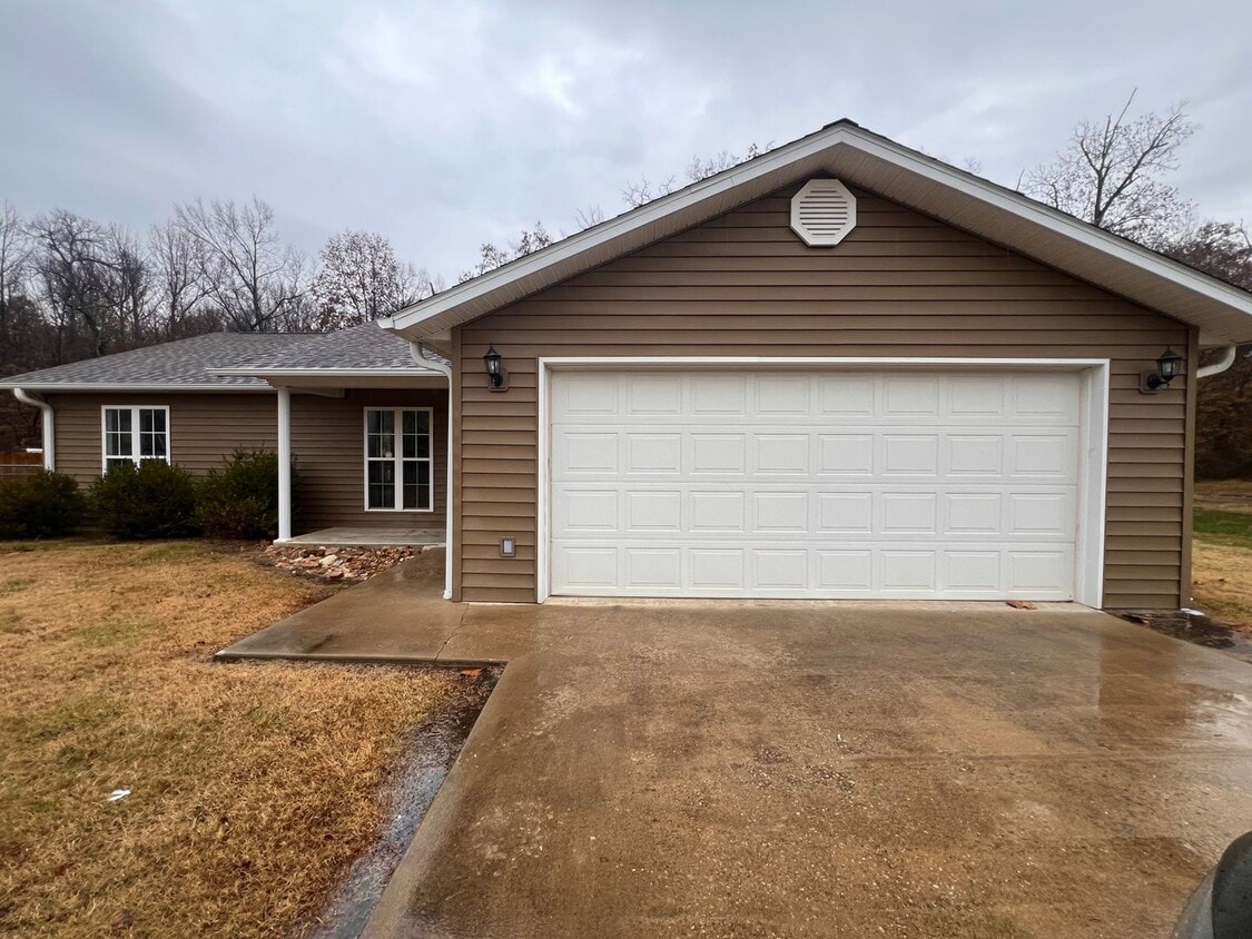 Primary Photo - 310 Sunny Valley Ln