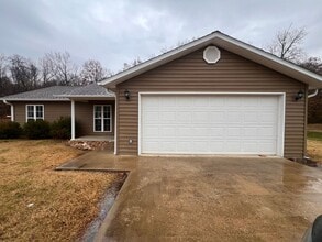 Building Photo - 310 Sunny Valley Ln