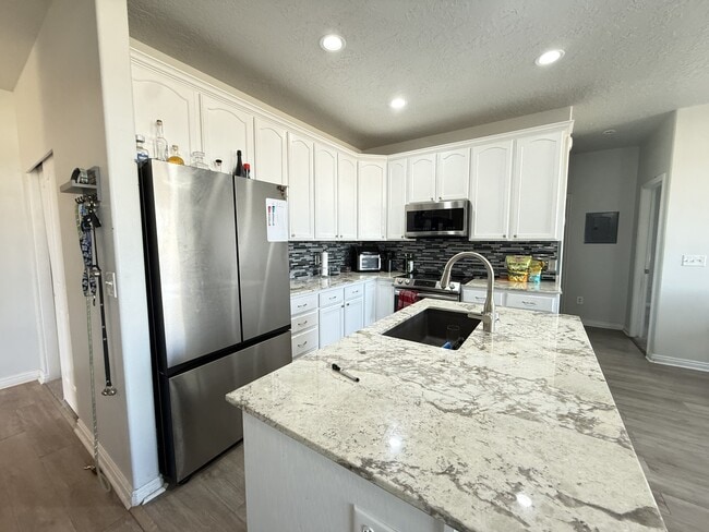 Building Photo - 4737 Oregon Trail Way W