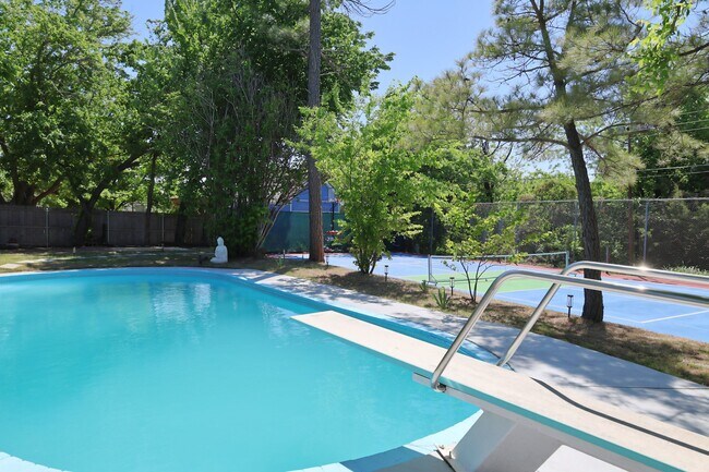 Foto del edificio - 8413 Tiffany Dr