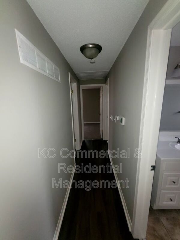 Foto del edificio - 11400 N Charlotte St