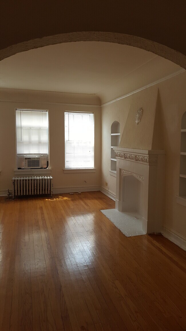 Foto del edificio - 6321 N Mozart St