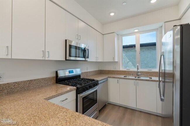 Foto del edificio - 3 br, 2.5 bath Townhome - 14228 Delano St ...