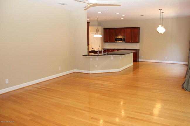 Building Photo - 349 N Sea Lake Ln