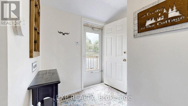 Photo du bâtiment - 90 Plum Point Ln