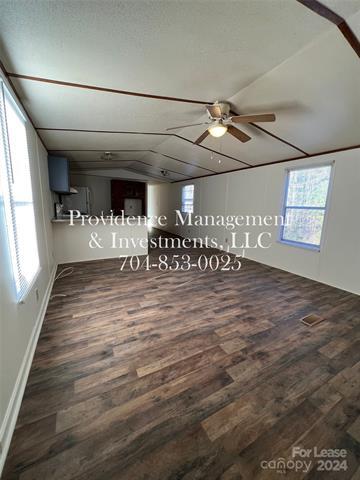 Foto del edificio - 216 Tall Pines Ln