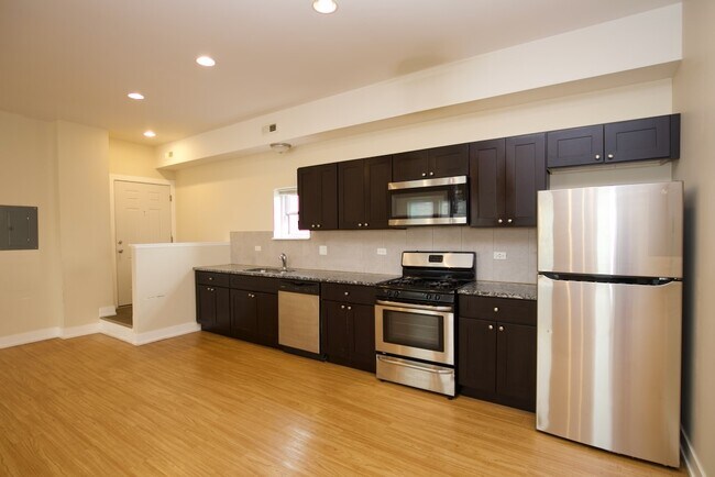 Building Photo - 4461 W Lawrence Ave