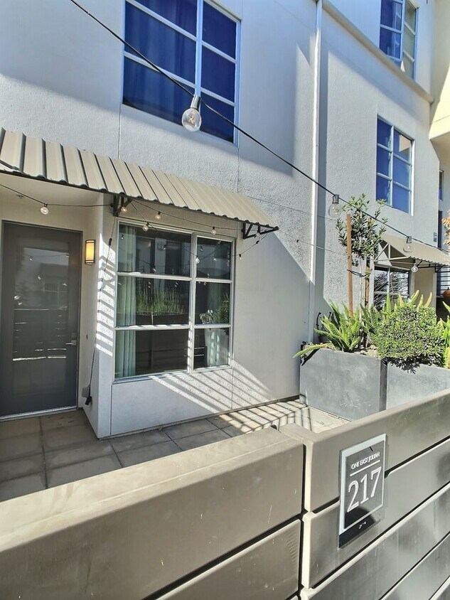 Primary Photo - Beautiful 1 Bedroom Condo with Large Patio