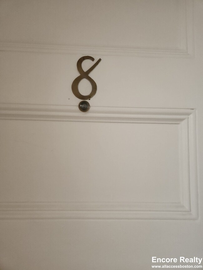 Foto del edificio - 1061 Beacon St