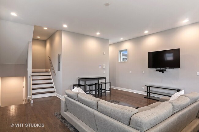 Foto del edificio - 957 N Greenview Ave
