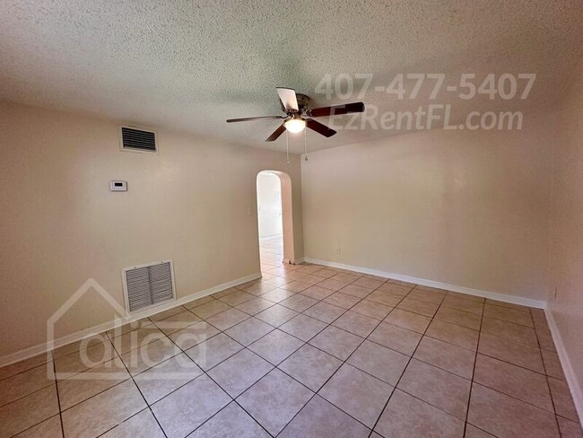 Building Photo - 2905 Villa Dr