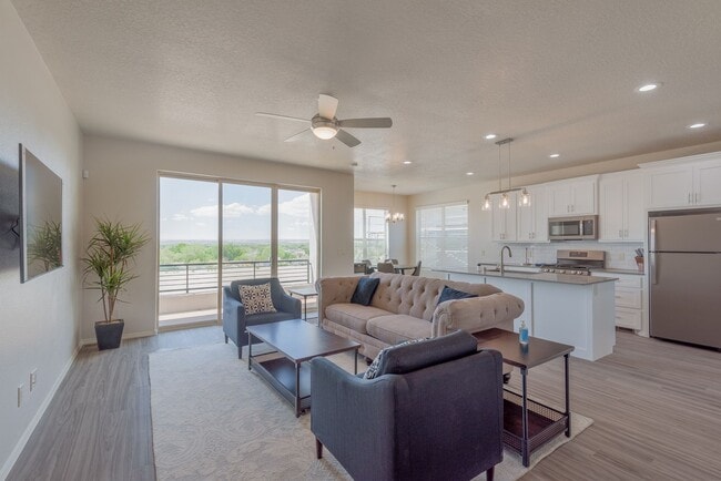 Building Photo - Horizon Village