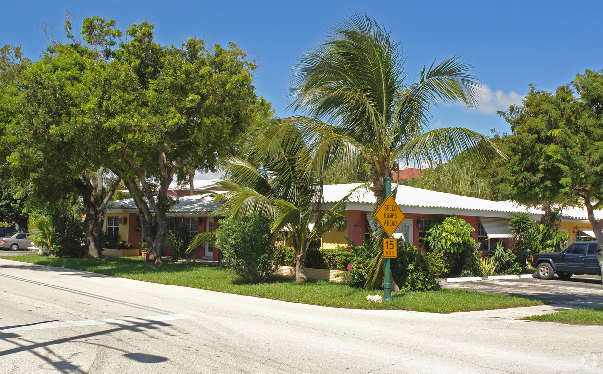 Primary Photo - 4601-4605 Poinciana St