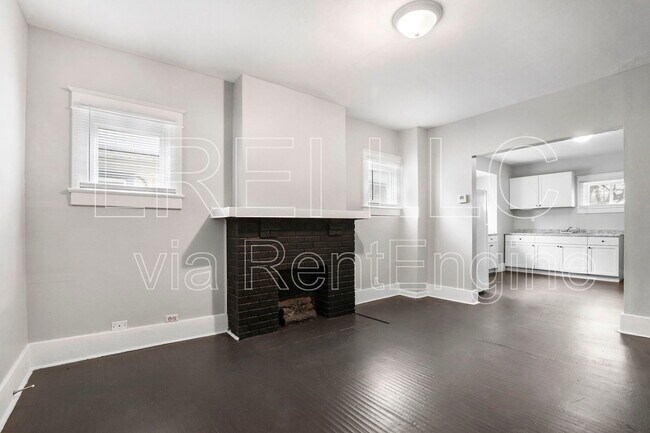 Building Photo - 247 S 39th St