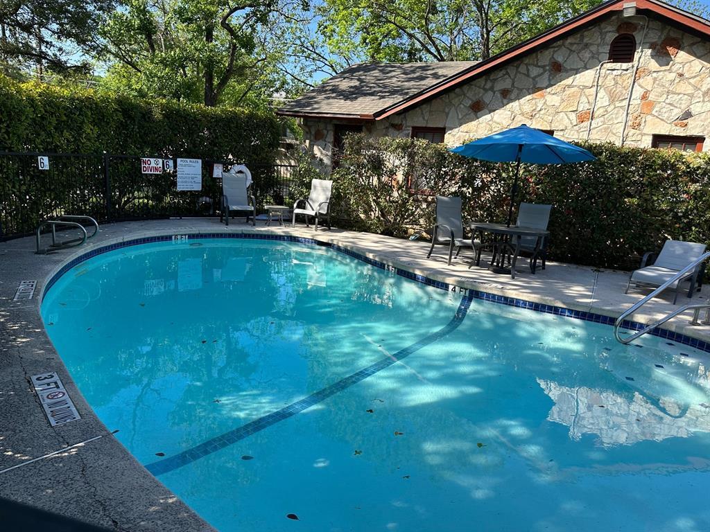 Primary Photo - 3815 Menchaca Rd