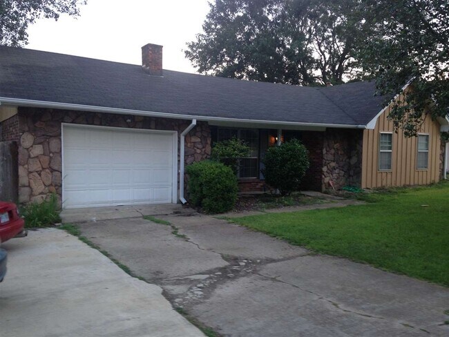 Building Photo - 1522 Hawthorne Place