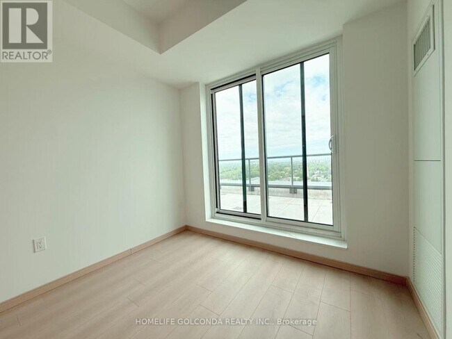 Photo du bâtiment - 3429-3429 Sheppard Ave E