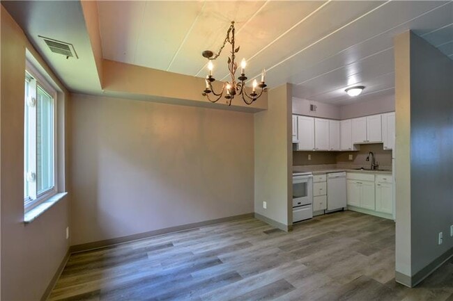Building Photo - 120 Penn Pleasant Dr