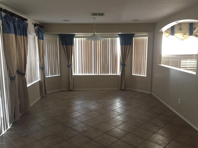Foto del edificio - 2276 S 172nd Ln