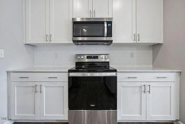 Foto del edificio - 3 Bedroom Townhome in Clayton