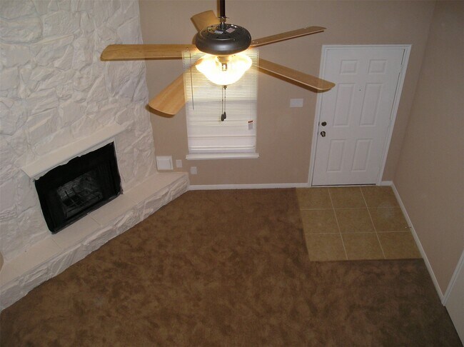 Foto del edificio - 5810 Twisted Pine Ct