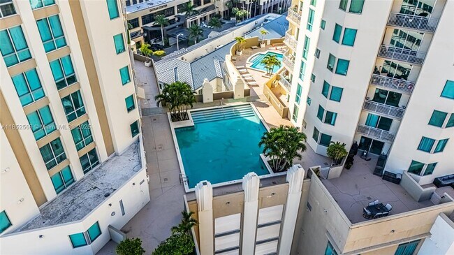 Foto del edificio - 9055 SW 73rd Ct