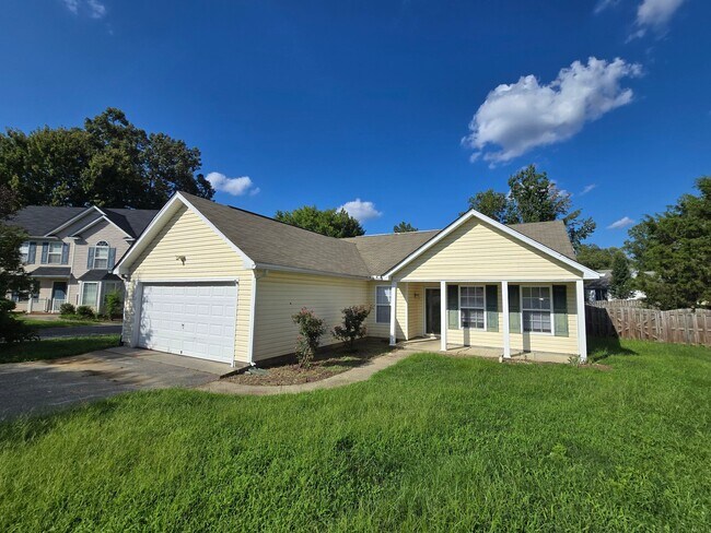 Foto del edificio - 15200 Fern Hollow Ct
