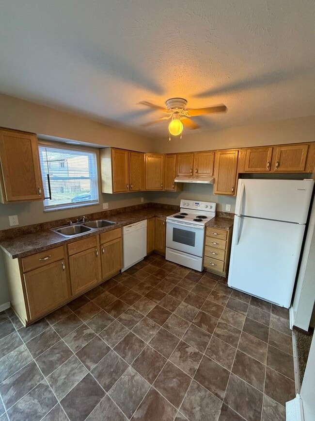 Building Photo - 1163 Bernath