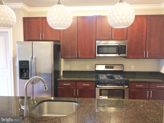 Foto del edificio - 6301 Edsall Rd