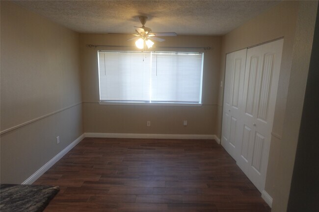 Foto del edificio - 3351 Deermoss Dr