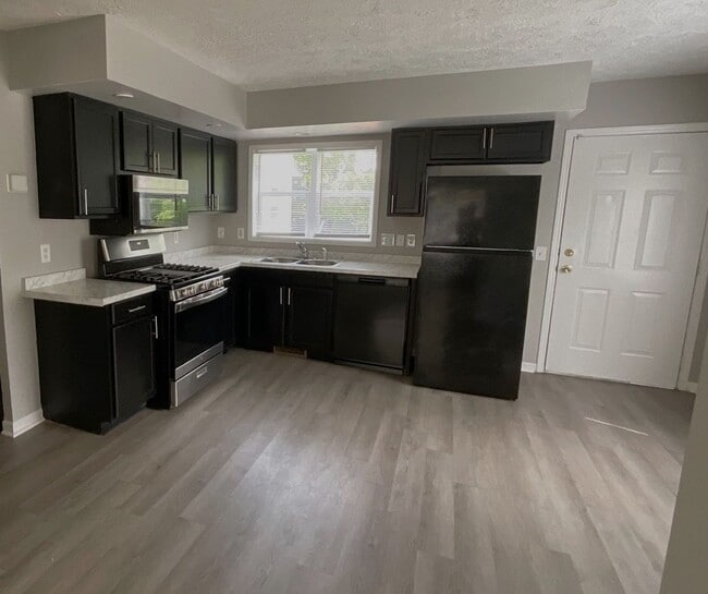 Building Photo - For Rent: 4-bedroom 2-bathroom single fami...