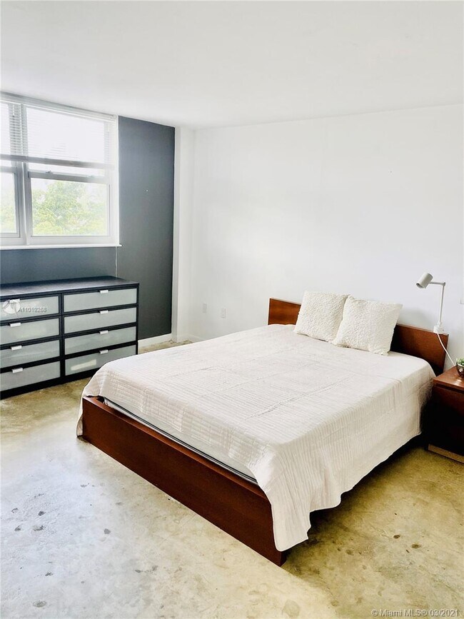 Foto del edificio - 6900 Bay Dr