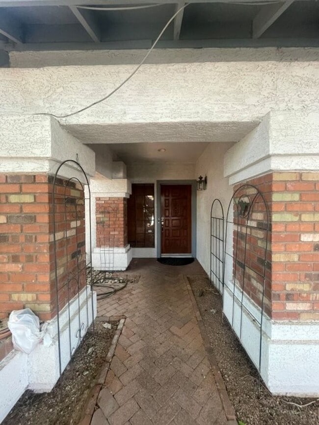 Building Photo - 6049 W Grandview Rd