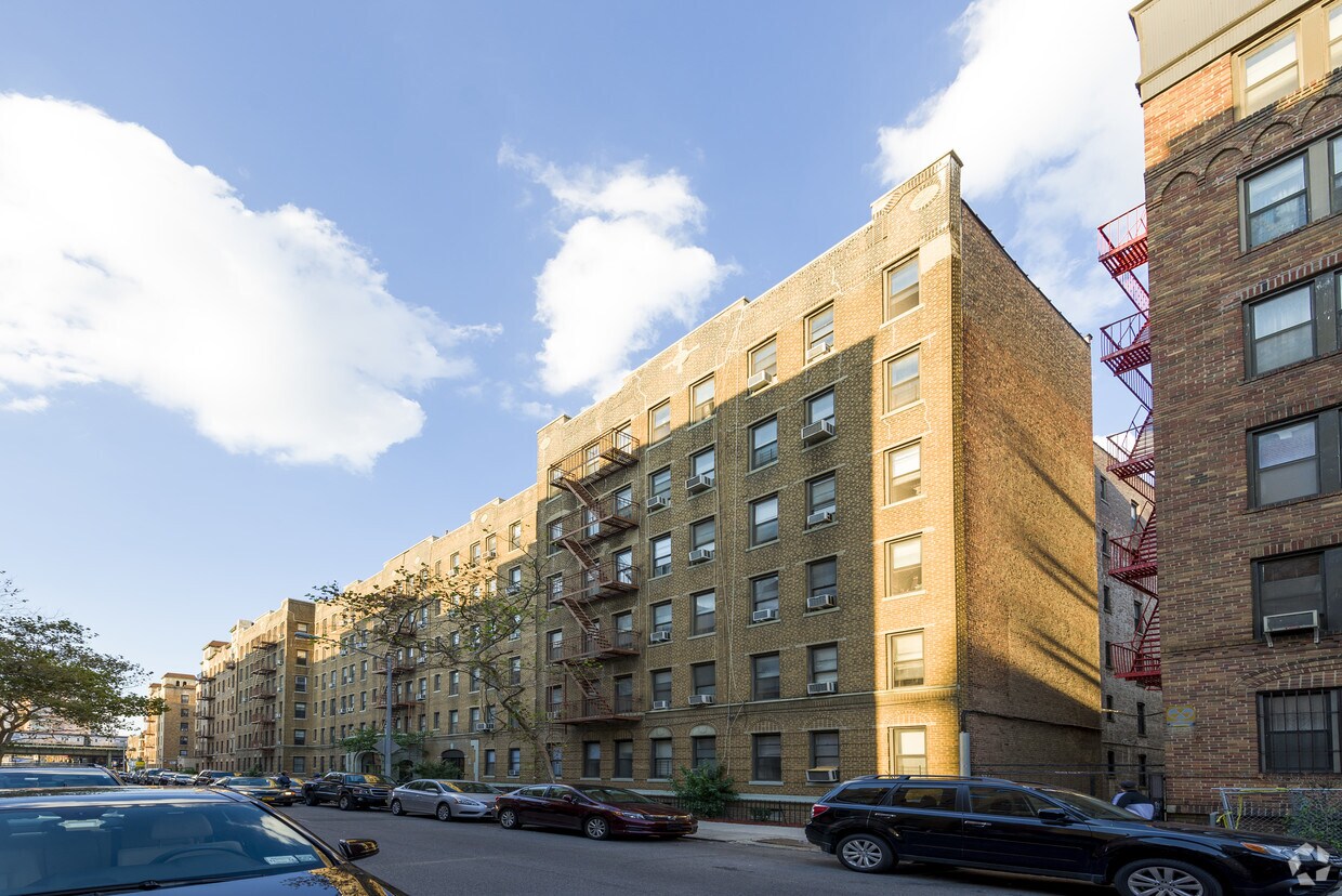 Primary Photo - 3115 Brighton 6Th St