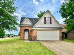 Building Photo - 1623 Central Trails Dr