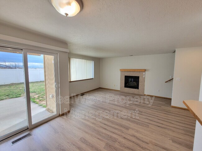 Foto del edificio - 724 NE Larch Ave