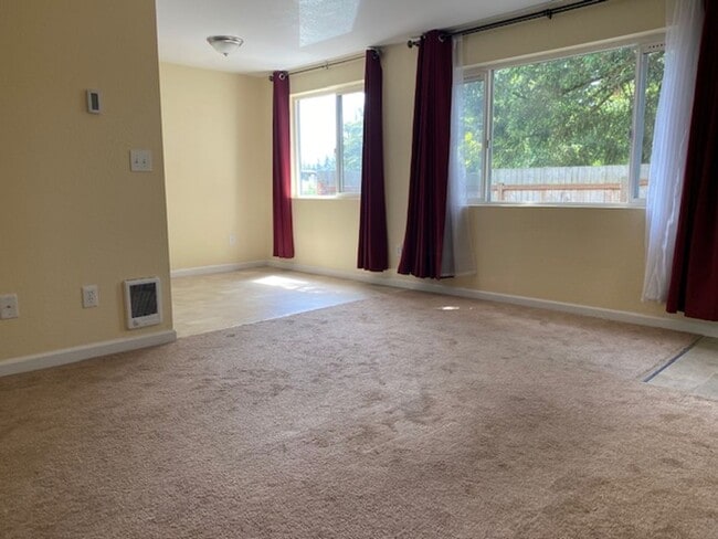 Foto del edificio - 2 bedroom home in Everett Near Recreation ...