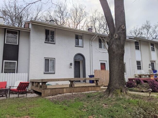 Foto del edificio - 5521 Mystic Ct