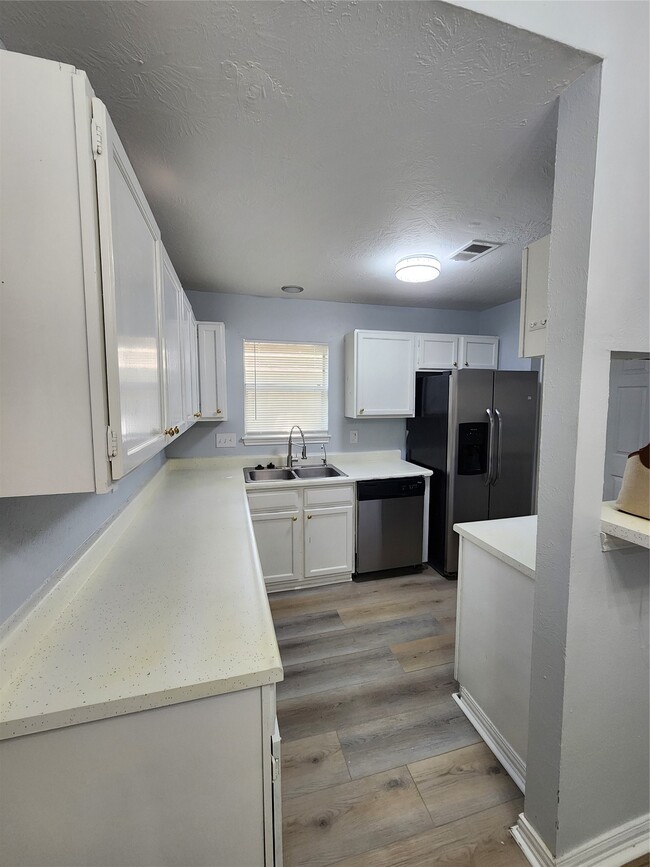 Building Photo - 5003 Maurita Dr