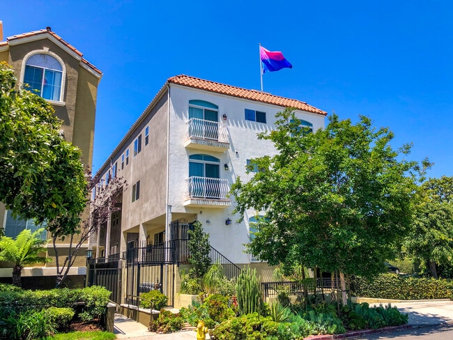 Building Photo - 2027 Beloit Ave