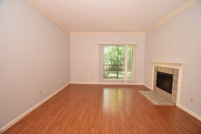 Foto del edificio - 6602 Harbor Town Dr