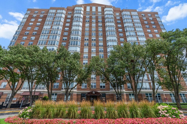 Building Photo - 250 E Harbortown Dr