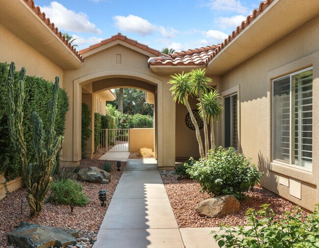 Foto del edificio - 215 N Kavenish Dr