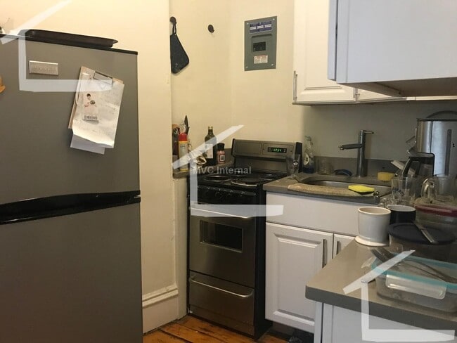 Photo - Nicely updated sunny studio in the heart o... House