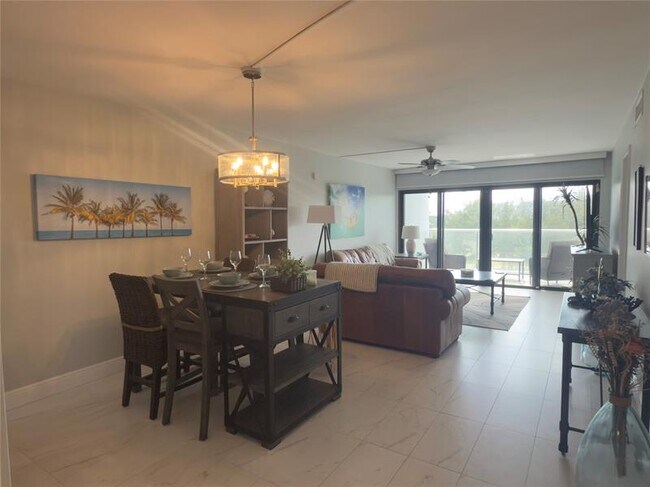 Foto del edificio - 1401 N Riverside Dr