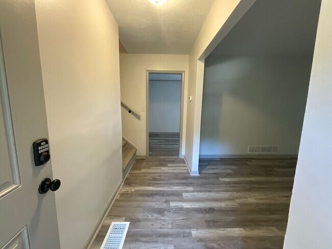 Building Photo - 2356 Clifton Springs Manor