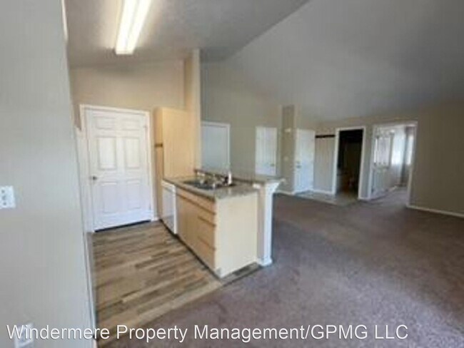 Foto del edificio - 2 br, 2 bath House - 213 N. Avenger Ln #201